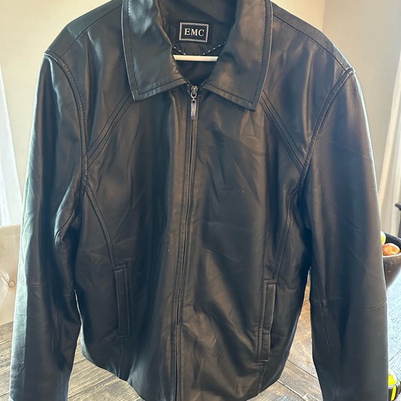 Black vintage 100% Leather Jacket,really good condition, light wear on sleeves. - Picture 7 of 13